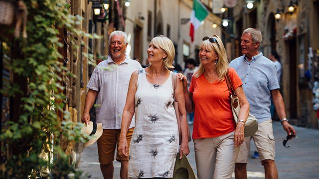 Stay safe on your holiday: keep valuables hidden in cities and towns